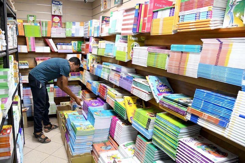 كتب-بـ4-دراهم.-تنافس-ناشرين-يخفض-أسعار-كتب-“الريادة”-بشكل-غير-مسبوق