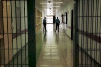 سجين يضرب عن الطعام احتجاجا على تجاهل فتح تحقيق في ملفه