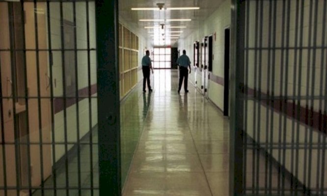 سجين يضرب عن الطعام احتجاجا على تجاهل فتح تحقيق في ملفه