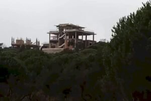 غابة مديونة بطنجة.. أعمدة إسمنتية تزاحم الأشجار!