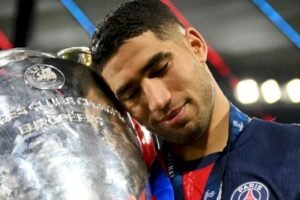 حكيمي في قائمة المرشحين لتشكيلة FIFPRO المثالية