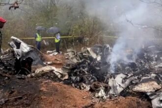 مقتل 12 شخصا في تحطم طائرة خفيفة بكينيا