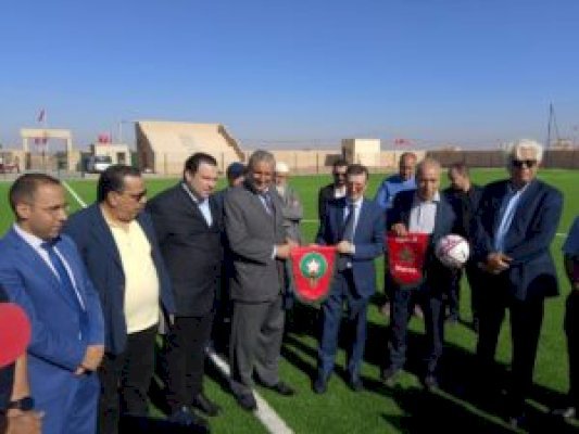 الحاج عبد المالك أبرون سلم الملعب الجماعي بزو والملعب البلدي زاوية الشيخ في أجواء إحتفالية كبيرة