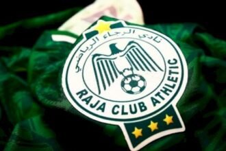 الرجاء مهتم بمهاجم أجنبي بارز ومتألق