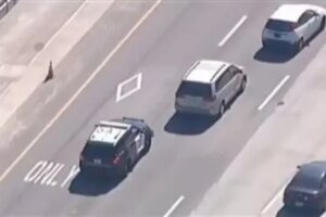 مطاردة درامية .. الشرطة الأمريكية تفشل بالقبض على امرأة سرقت سيارة وهربت إلى المكسيك (فيديو)