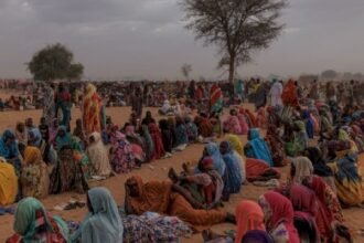 السودان تواجه أعنف موجة نزوح في تاريخها بسبب الأوضاع السياسية