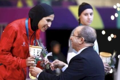 البطلة المغربية أمينة الدحاوي تتوج بذهبية التايكواندو في الرياض