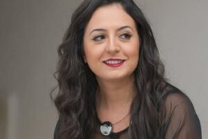 نبيلة معن تشوق محبيها لجديدها الغنائي حليت عيني -فييو