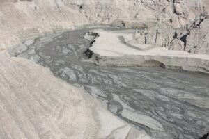 بسبب موجة الجفاف.. إيران تجري عمليات تلقيح للسحب