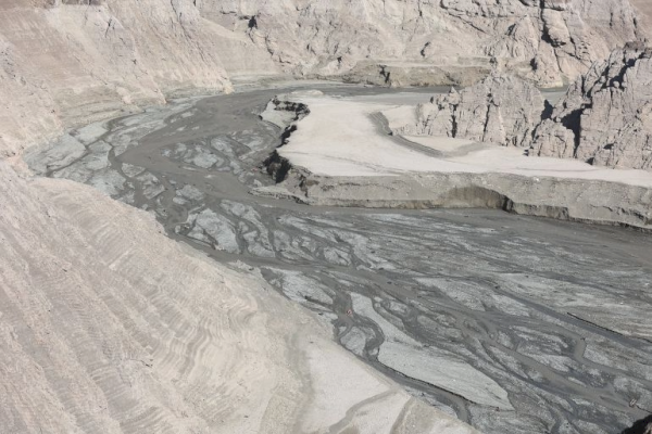 بسبب موجة الجفاف.. إيران تجري عمليات تلقيح للسحب