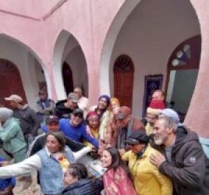 حموشان وهلالة أقدام فوق التراب وقلوب معلقة بالحكاية