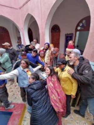 حموشان وهلالة أقدام فوق التراب وقلوب معلقة بالحكاية