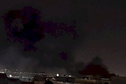 صرخة بيئية بأكادير .. احتراق الإطارات يخنق أخليج ويكشف أزمة التلوث في ضواحي المدينة