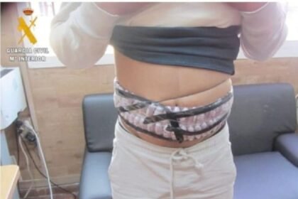 صحيفة إسبانية تصف المغاربة الذين يمتهنون تهريب المخدرات بـ”البغال”