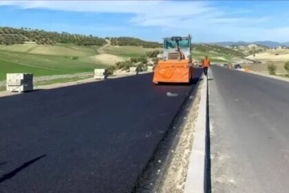 تثنية الطريق فاستاونات تتقدم بثبات.. الشطر الأول يلامس الجاهزية