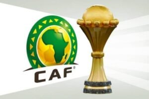 مجسم كأس إفريقيا للأمم يخطف الأضواء في لندن قبل وصوله إلى المغرب