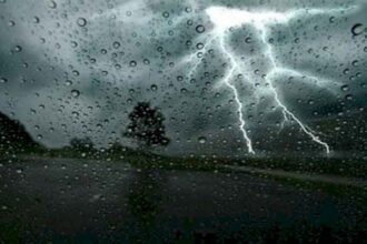 أكادير والنواحي ضمن نشرة برتقالية: أمطار رعدية وبرد ورياح إلى الاثنين