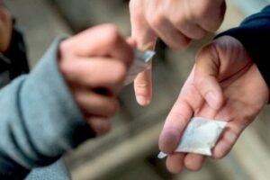 الحسيمة.. 9 سنوات وغرامة مالية في حق متورط في ترويج المخدرات