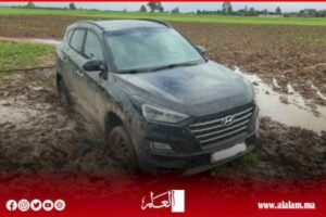 هكذا تخلى تاجر مخدرات عن سيارته التي علقت في الوحل بعد مباغتته من قبل الدرك