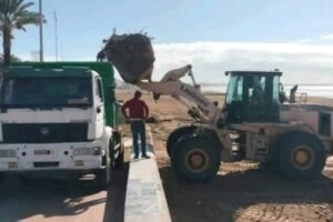 أكادير ترفع تحدي الأمطار: جمع 70 طنا من النفايات من شاطئ المدينة خلال 24 ساعة