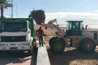 أكادير ترفع تحدي الأمطار: جمع 70 طنا من النفايات من شاطئ المدينة خلال 24 ساعة