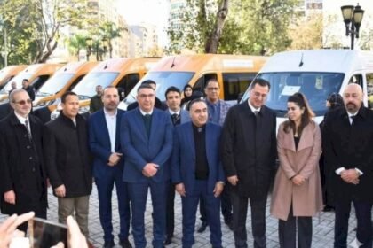 الوالي التازي يشرف على تسليم 7 حافلات لتلاميذ العالم القروي والفئات الهشة بعمالة طنجة أصيلة