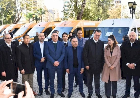 الوالي التازي يشرف على تسليم 7 حافلات لتلاميذ العالم القروي والفئات الهشة بعمالة طنجة أصيلة