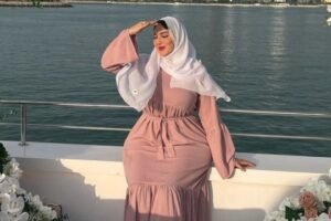 صوفيا أولحيان تنزع الحجاب وتكشف سبب قرارها