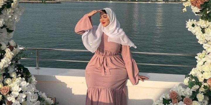 صوفيا أولحيان تنزع الحجاب وتكشف سبب قرارها