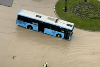 التساقطات تحول شوارع طنجة إلى مسابح والبنية التحتية في قفص الاتهام