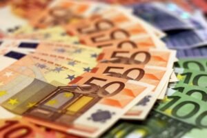 أسعار صرف العملات مقابل الدرهم المغربي اليوم (الثلاثاء 02 دجنبر 2025)  وفق بنك المغرب