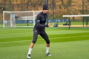 خبر سار.. حكيمي يظهر في ملعب تداريب باريس سان جرمان