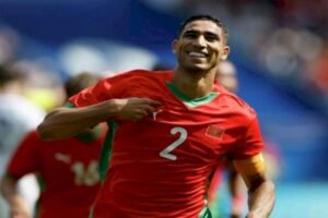 الركراكي يطمئن الجماهير: أشرف حكيمي يبذل جهدا كبيرا للحاق بالمباراة الأولى في كان 2025