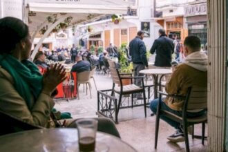 جدل (غرامات) حقوق المؤلف ضد المقاهي والمطاعم يتواصل رغم التوضيحات الرسمية