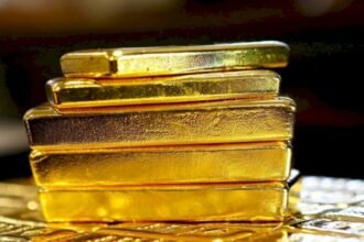 الذهب يرتفع مع تراجع الدولار وتزايد رهانات خفض الفائدة الأمريكية هذا الأسبوع