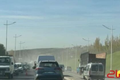 ازدحام وفوضى مرورية بمدخل تطوان بسبب أشغال تزفيت الطريق وعدم احترام مسار التحويلات