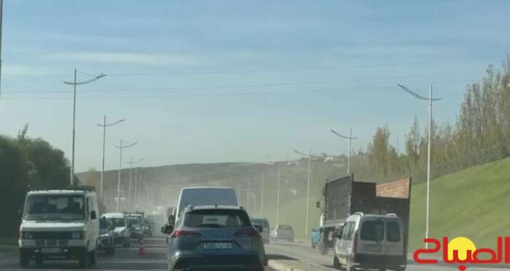 ازدحام وفوضى مرورية بمدخل تطوان بسبب أشغال تزفيت الطريق وعدم احترام مسار التحويلات