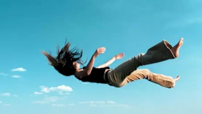 أصيلة تهتز على وقع فاجعة أسرية.. حارسة عامة تنهي حياة طفلتها وتحاول الانتحار