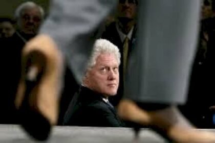 وثائق سرية تضع رئيس أمريكا الأسبق بيل كلينتون في عين العاصفة