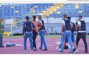 توقيفات حاسمة بعد أعمال شغب فصائل المشجعين: سلاح أبيض وتخريب ممتلكات