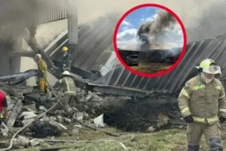 مصرع 7 أشخاص في حادث تحطم طائرة فوق ملعب كرة قدم وسط المكسيك