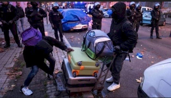 إسبانيا.. إخلاء 400 منزل في برشلونة يترك مئات الأشخاص دون مأوى