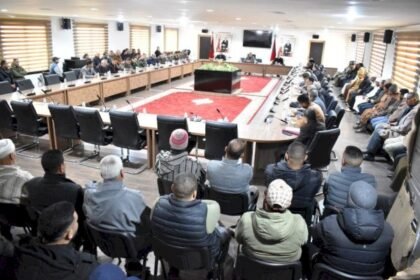 تاوريرت .. عامل الإقليم يترأس اجتماع اللجنة المكلفة بتحديد المباني الآيلة للسقوط