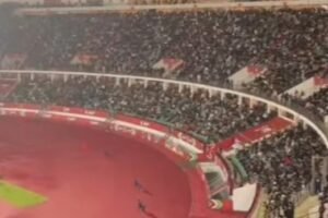 أكادير تتحدى الأمطار: حضور جماهيري غفير في قمة الكاميرون والغابون بملعب أدرار