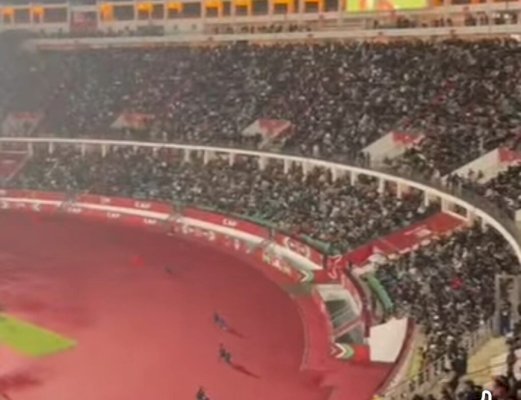 أكادير تتحدى الأمطار: حضور جماهيري غفير في قمة الكاميرون والغابون بملعب أدرار