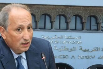 أعوان الحراسة والنظافة ببولمان يحتجون أمام مديرية التعليم ضد غياب عقود العمل