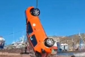 سقوط طاكسي في الحوض المائي بميناء أكادير.. وهذا ما جرى للسائق