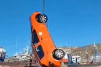 سقوط طاكسي في الحوض المائي بميناء أكادير.. وهذا ما جرى للسائق