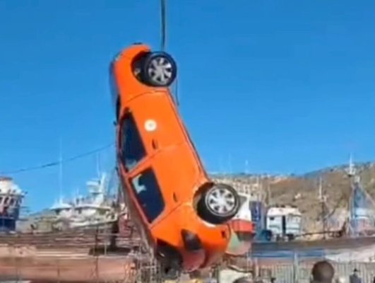 سقوط طاكسي في الحوض المائي بميناء أكادير.. وهذا ما جرى للسائق