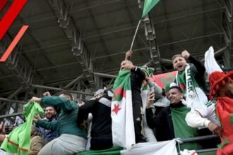 كان المغرب 2025.. أمن الرباط يحجز ممنوعات لدى جماهير جزائرية